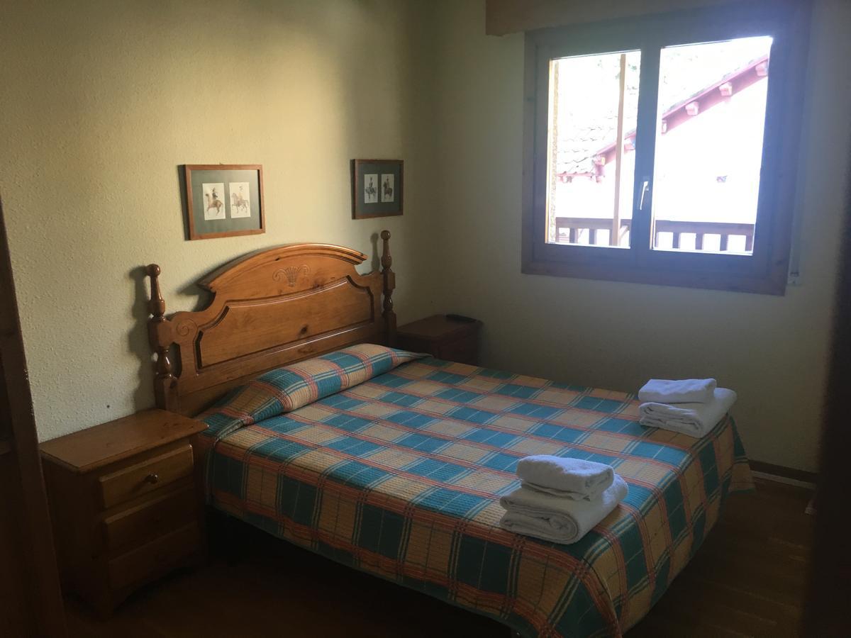 Apartamentos Turisticos Sol Y Nieve Jaca Kültér fotó